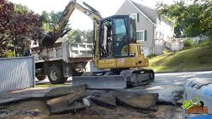 Video: miniescavatore Cat 305.5e2 al lavoro
