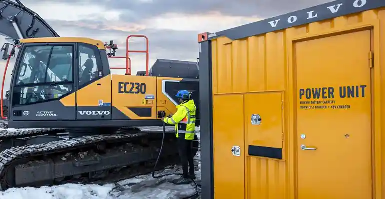 escavatore volvo ec230