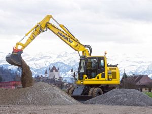 Komatsu lancia l’escavatore gommato PW148-10